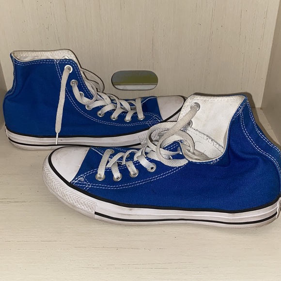 Barely worn chuck taylor sneakers - Picture 5 of 5